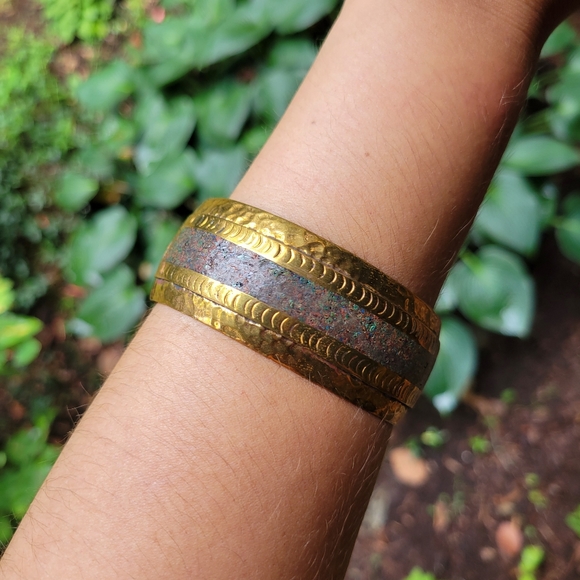 *RARE* Vintage Designer Celia / Andrea Harms Hammered Brass Cuff Bracelet - Picture 9 of 16